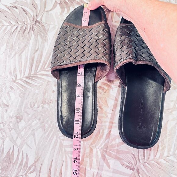Tommy Bahama Sandals - Picture 7 of 12